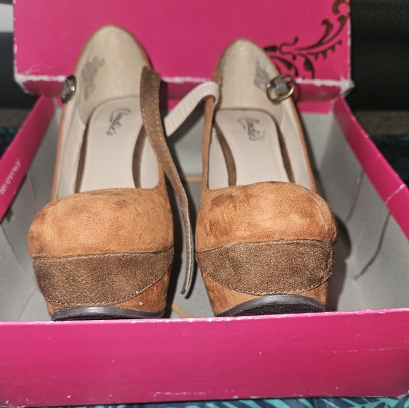 Candie's Platform Heel - Picture 5 of 6